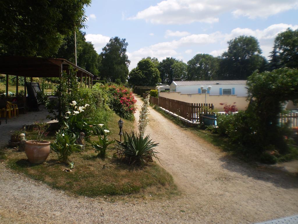 Camping Le Bois Jahan Brunelles Exterior photo