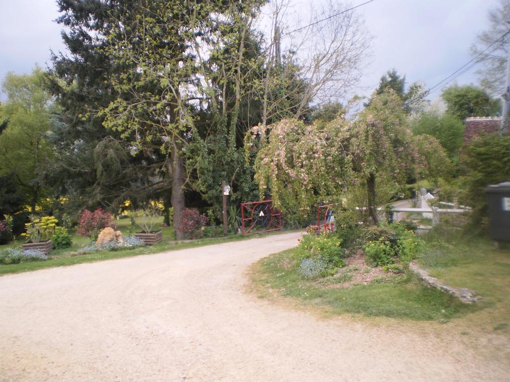 Camping Le Bois Jahan Brunelles Exterior photo