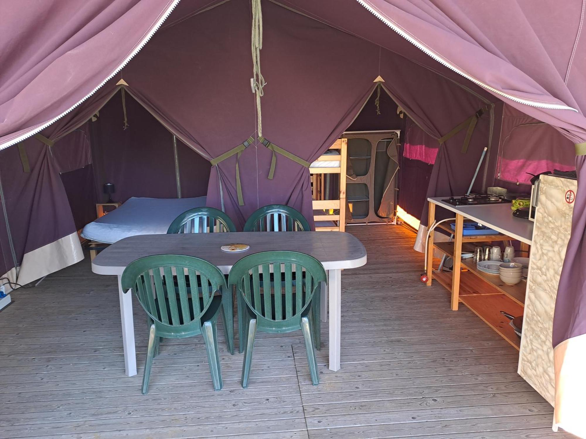 Camping Le Bois Jahan Brunelles Exterior photo